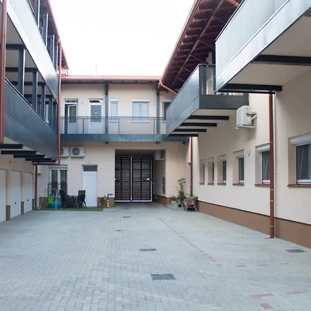 Trika Apartman Sárvár Extérieur photo